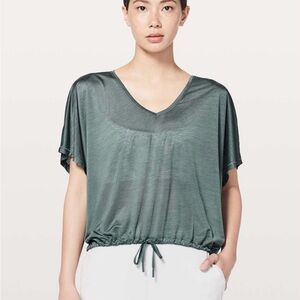 Lululemon sz 8 Through The Movement Tee Sea Steel Top great condition